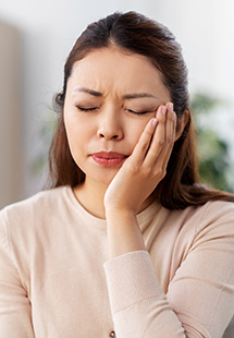 woman with tooth pain in Sierre Madre